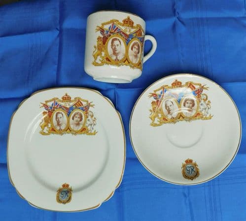 1937 Royal Coronation china trio in original box George VI tea cup saucer plate