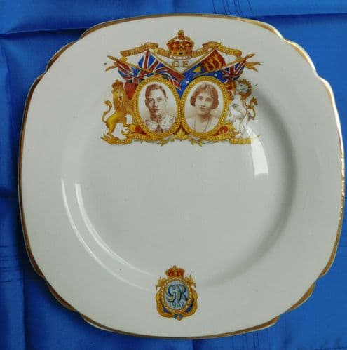 1937 Royal Coronation china trio in original box George VI tea cup saucer plate