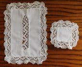 2 vintage mats Matching doilies table linen or dressing table set M