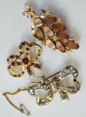 3 sparkly goldtone brooches leaf bow shape Ladies vintage pins jewellery
