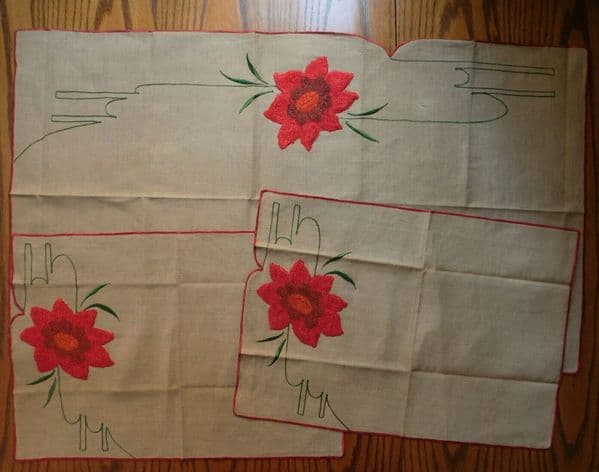 Embroidered table linen 1 tablecloth 2 placemats runners Matching set of 3