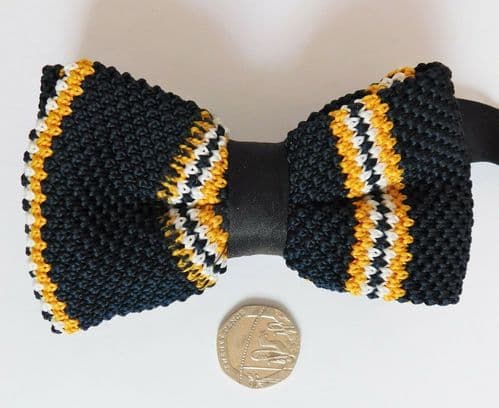 Knitted bow tie navy blue striped Pre-tied chunky Collar size 11-20 NEW IN BOX