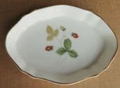 Pretty trinket plate Wedgwood Wild Strawberry bone china pin dish tray 4.5"